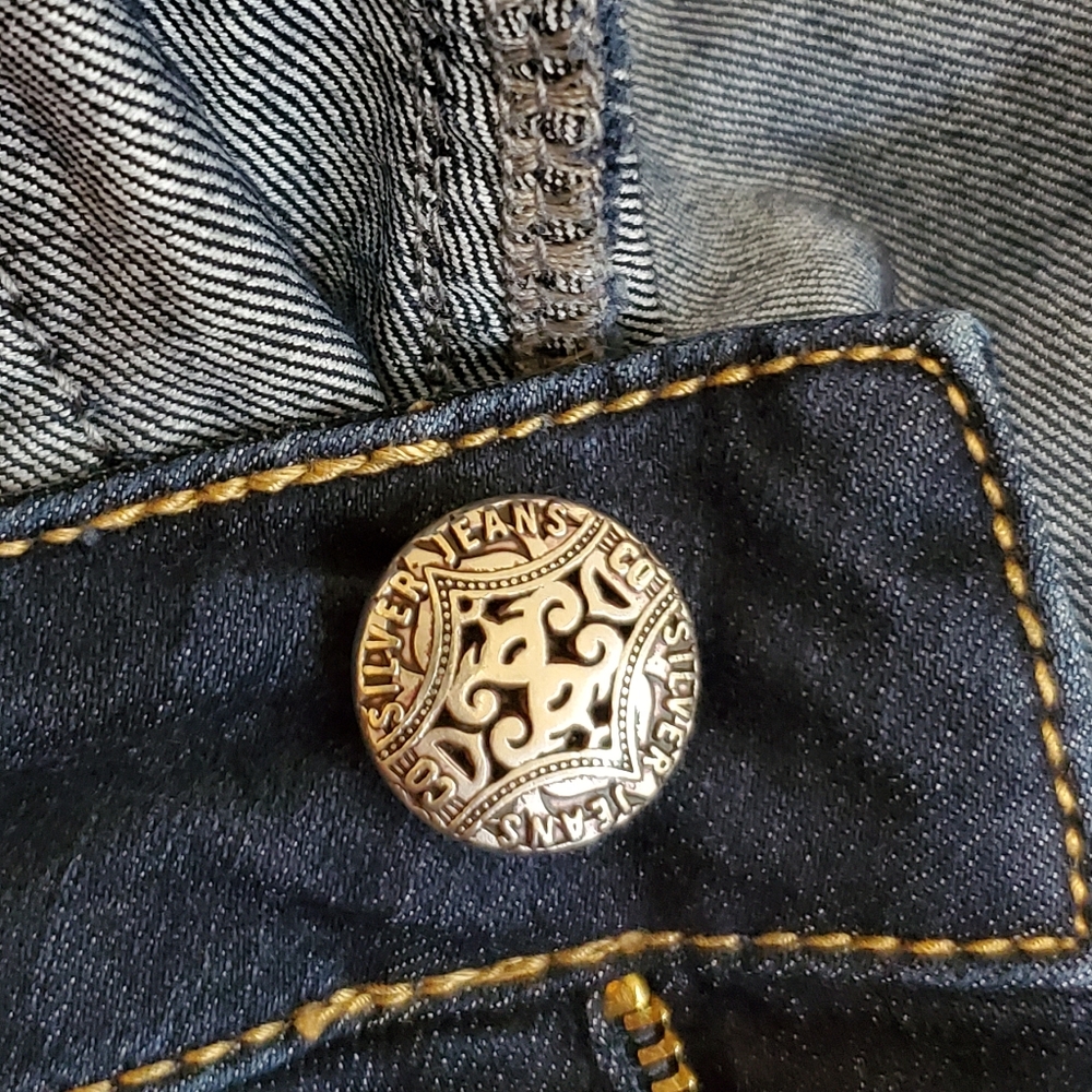 SILVER JEANS CO Suki Mid Capri Jegging